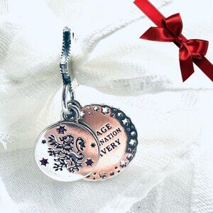 🦁✨ NWOT Gryffindor Charm – Harry Potter Magic ⚡